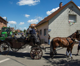 In der Kutsche saßen der Landrat Herr Henning und unser Bürgermeister Herr Schmidt